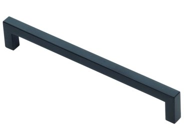 Poignée Stretch en zamak laqué noir mat. Entraxe 96 mm, longueur 105 mm, hauteur 28 mm